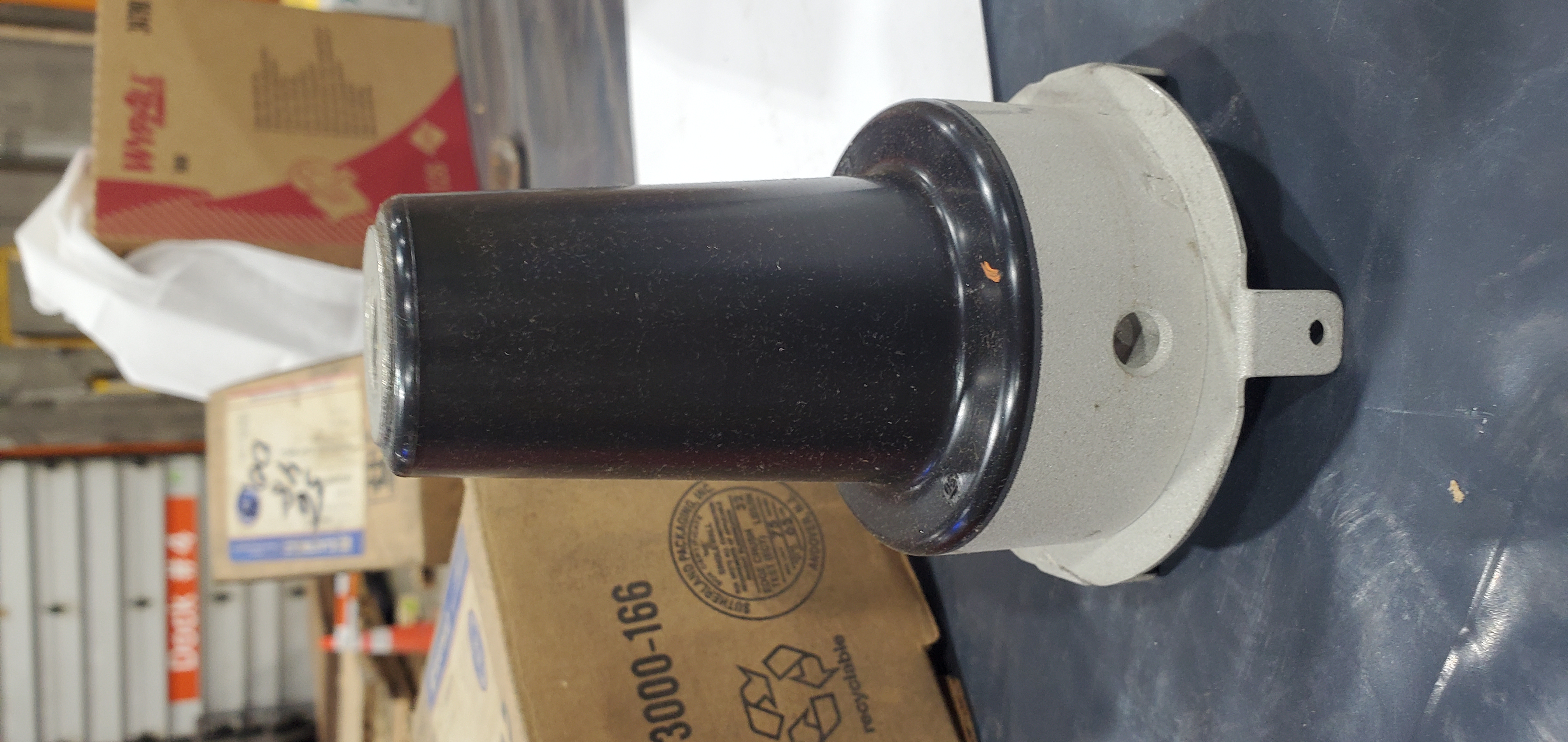 BUSHING, PLUG TAP LBK ELB 15KV 600A-200A